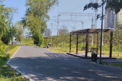    Зона отдыха на месте автостоянки в Тимирязевском районе Москвы © Департамент строительства Москвы