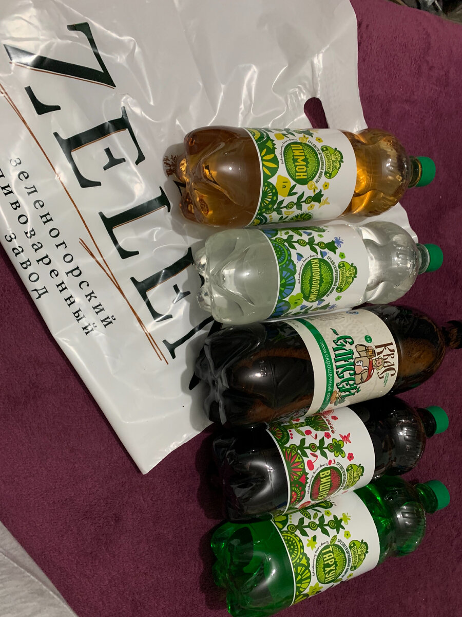 Был один забег от завода газировок и там на каждого участника вот такой пакет напитков выдавали. Дети участвовали с удовольствием 😊