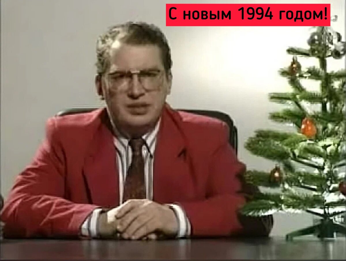   Кожаная барсетка, цепь толщиной с палец, сотовый телефон и малиновый пиджак - вот униформа успешного человека в России 90х.-2