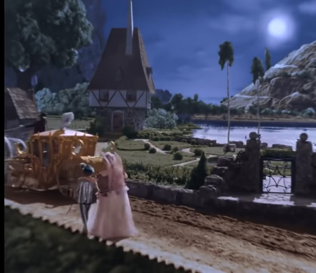 Фея и Мальчик провожают Золушку на бал. Фильм "Золушка" Скрин. 