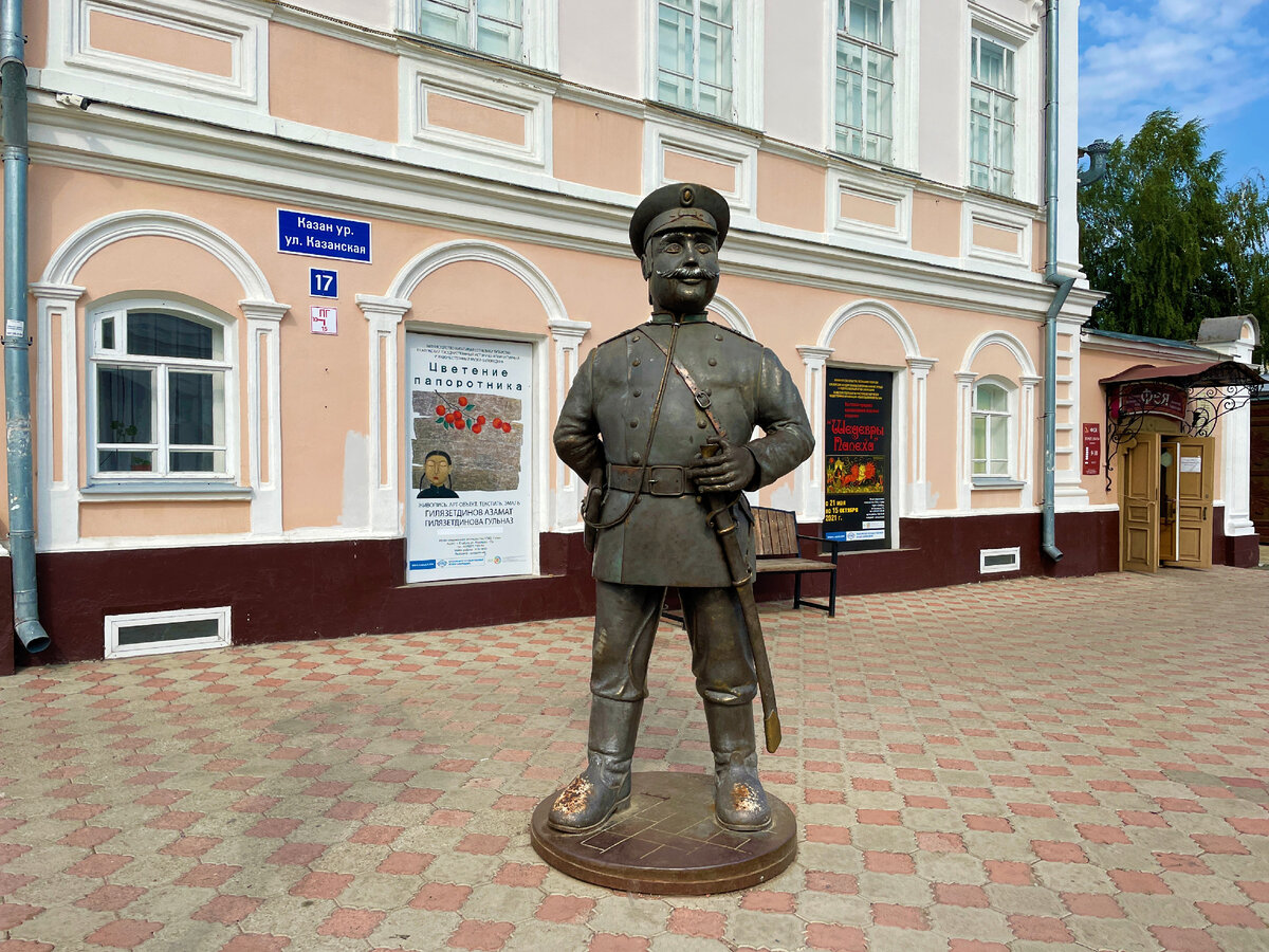 Елабуга. О чем молчат мостовые старинного города: неожиданный уход в 1941  году Марины Цветаевой, Шишкинские пруды и древняя башня | Под зонтиком |  Дзен