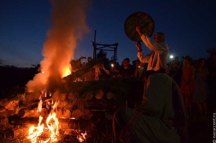 На Купалу обязательно жгут костры