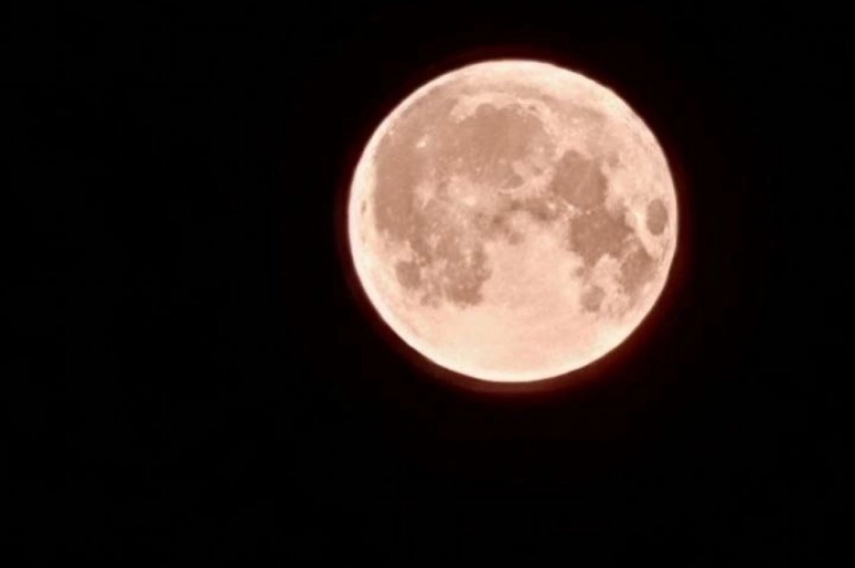    В Новосибирске показали фото «Оленьей Луны» в начале серии суперлуний-2023