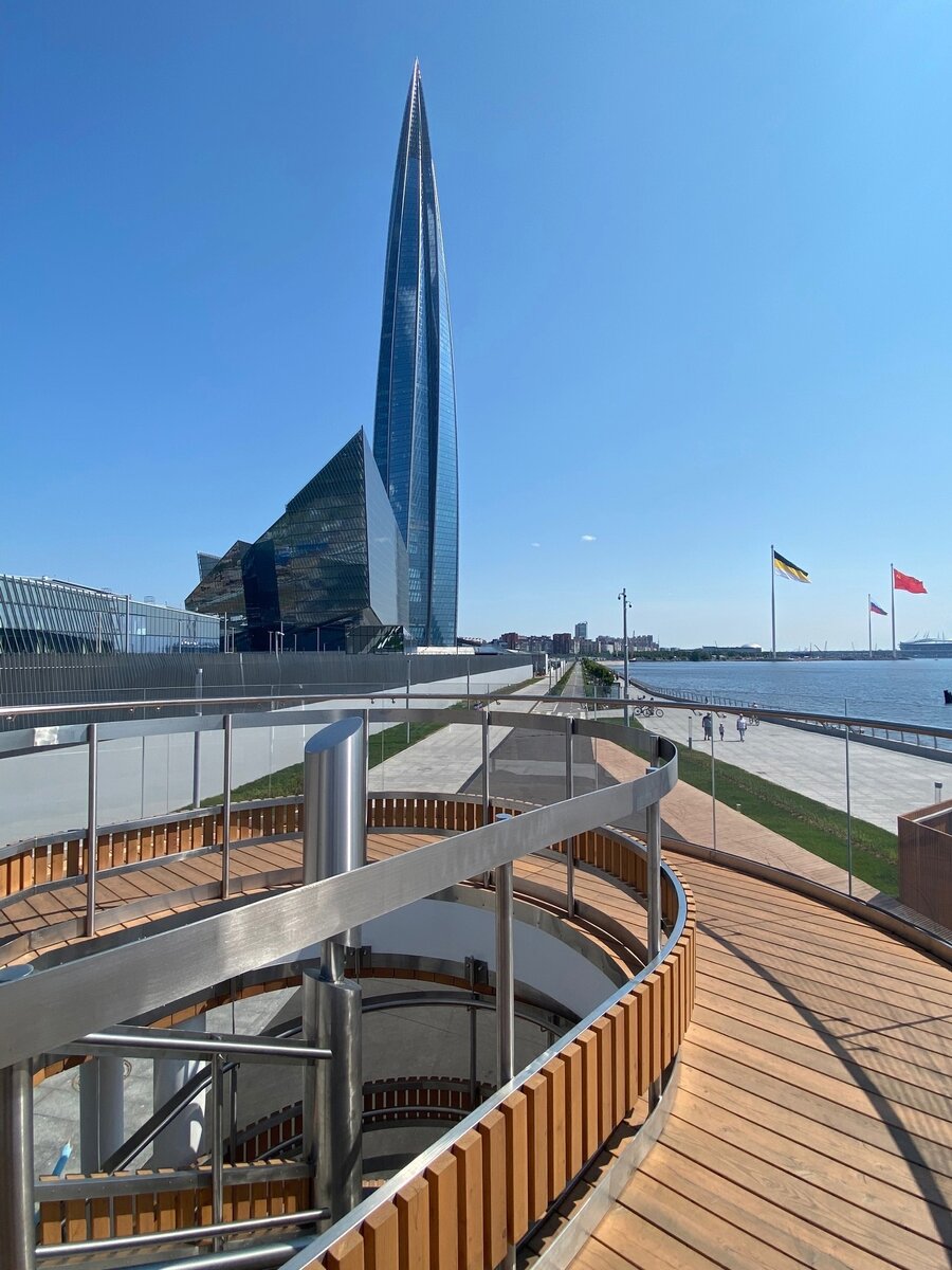 Смотровая площадка санкт-петербург лахта. Смотровая площадка на лахте в спб. Лахта центр смотровая площадка. Набережная у лахта центра. Смотровая площадка на лахте в спб.