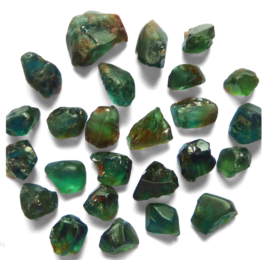 сапфир зеленый сережеа. зеленый сапфир корунд. зеленый сапфир необработанный. восточный изумруд корунд. зеленый сапфир огранка.