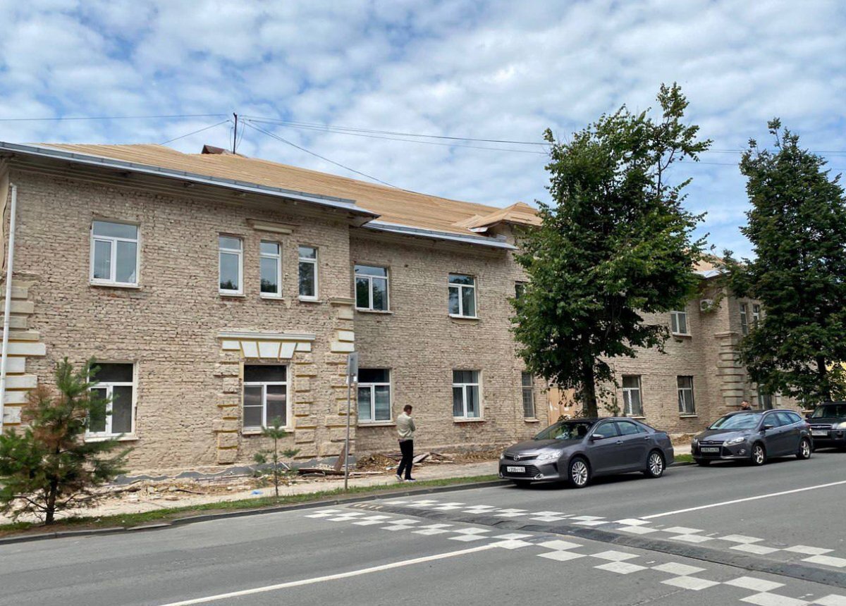    В Пскове ремонтируют фасад здания Детской музыкальной школы №4