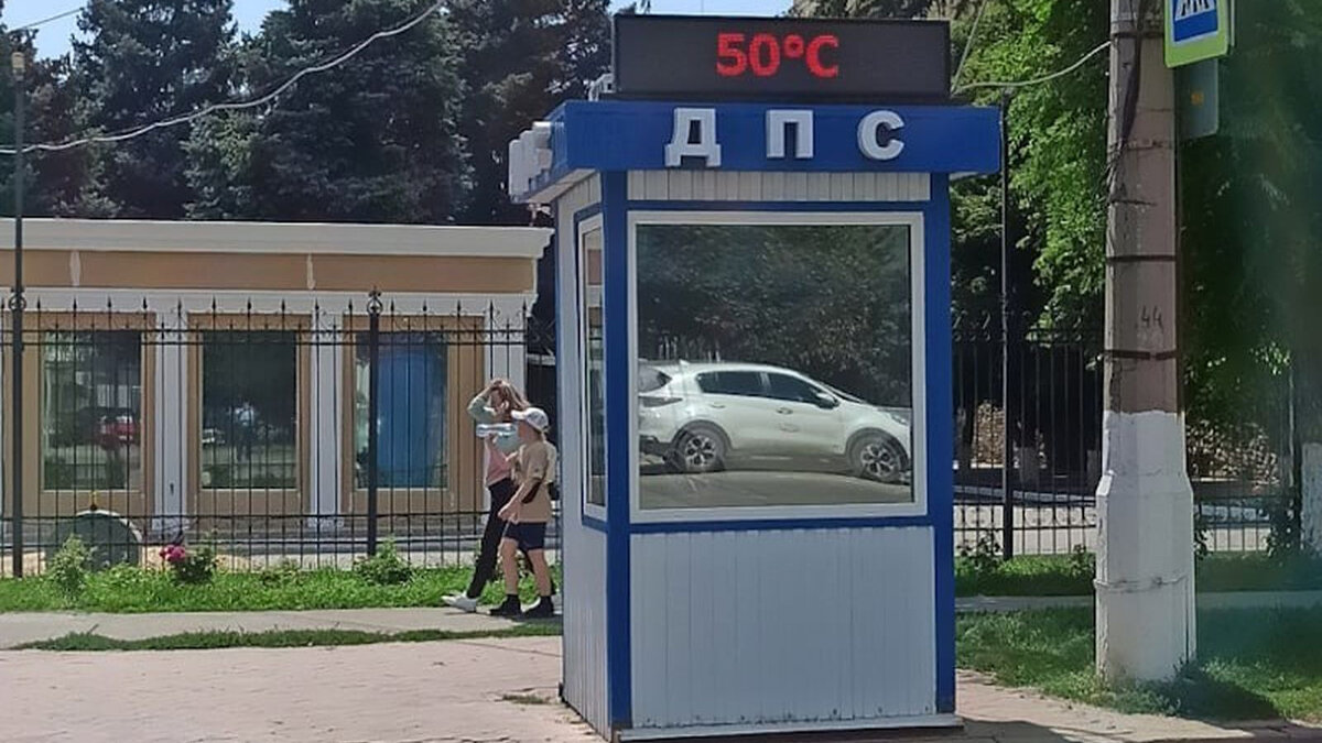     Водители в несколько раз чаще рискуют попасть в ДТП при высокой температуре на улице, предупредили в ГУ МВД по Волгоградской области.