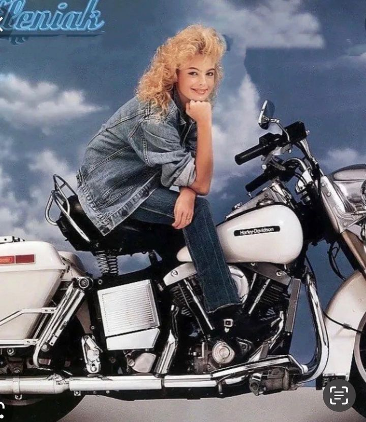    Личный аккаунт Эрики Элениак в соцсети