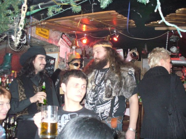 Дядя Паша и гости "ТОРТУГИ", фото из личного архива Дяди Паши 