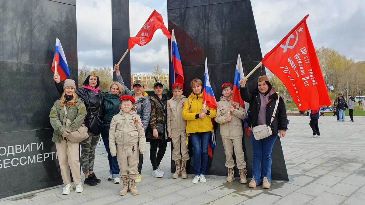 Участники организованного женсоветом автопробега ко Дню Победы 9 Мая в этом году