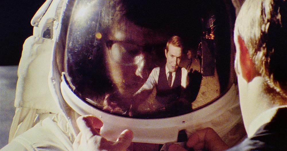 Кадр из фильма Operation Avalanche. Режиссер: Мэтт Джонсон. Оператор: Эндрю Эппелл, Джаред Рааб. Производство: Resolute Films and Entertainment, XYZ Films, Zapruder Films 
