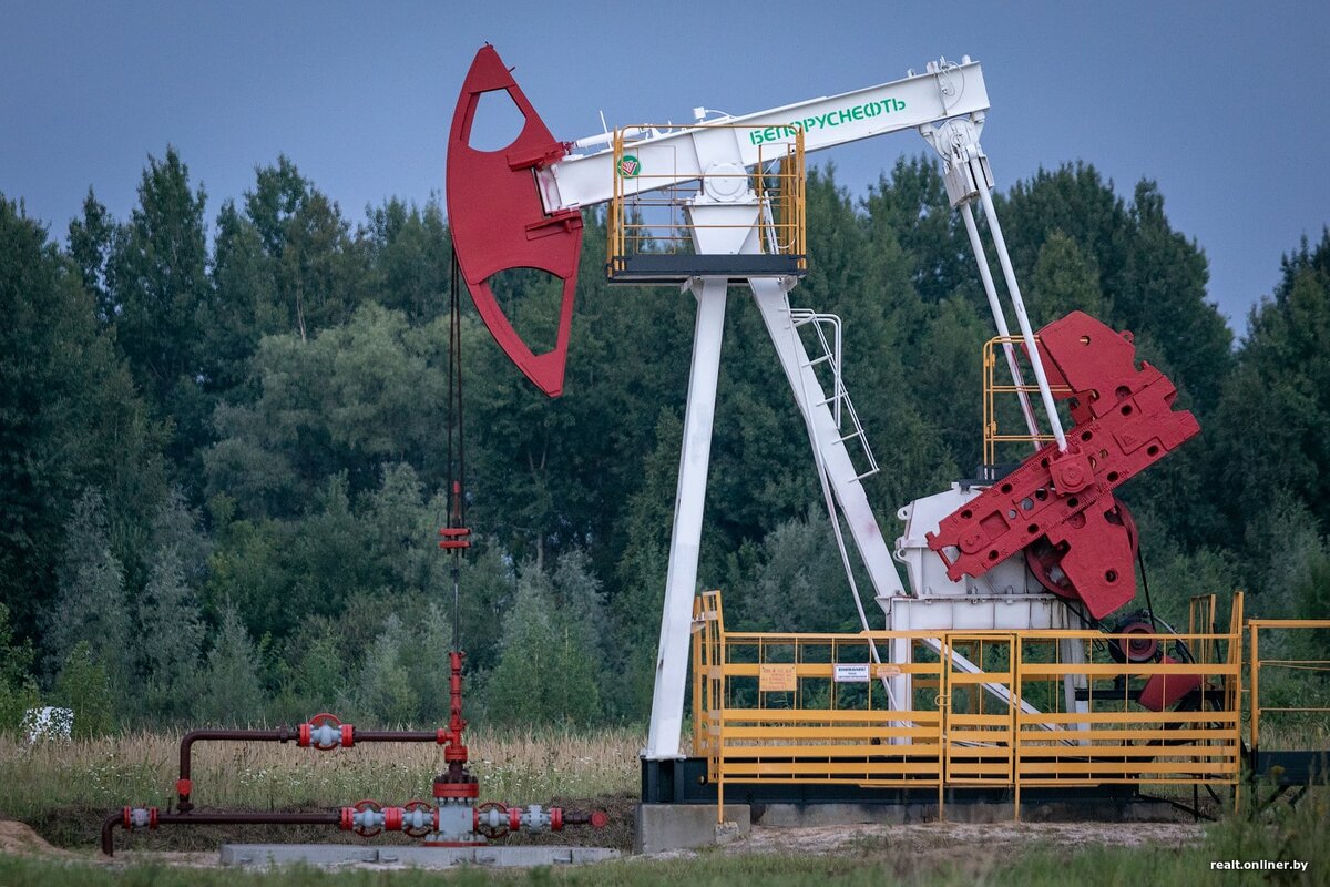 Станок качалка. Качалка ШГН нефтяная. Станок качалка up9 вулкан Румыния. Станки качалки для добычи нефти. Нефтяной насос качалка.