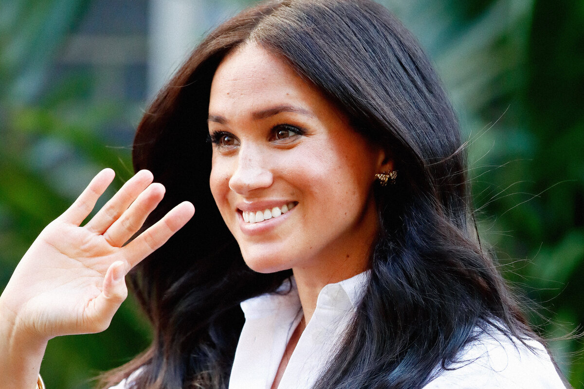     Что значит, когда Меган Маркл надевает белую рубашку?