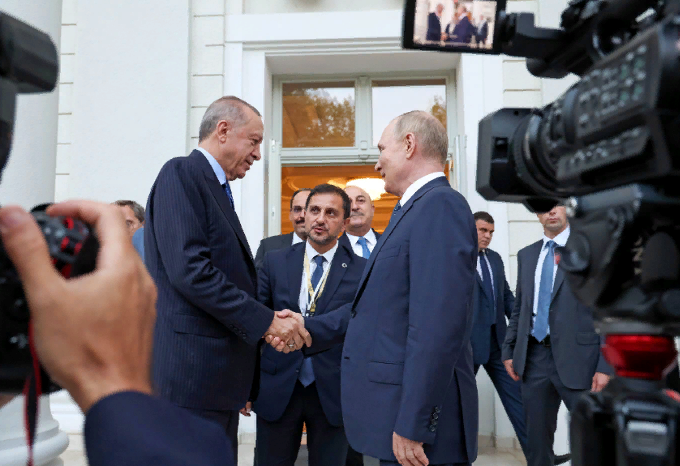 Во всей этой истории стоит отметить не самую хорошую роль Эрдогана - он уже почти целый год хитрит в вопросе зерновой сделки (фото с сайта overclockers.ru