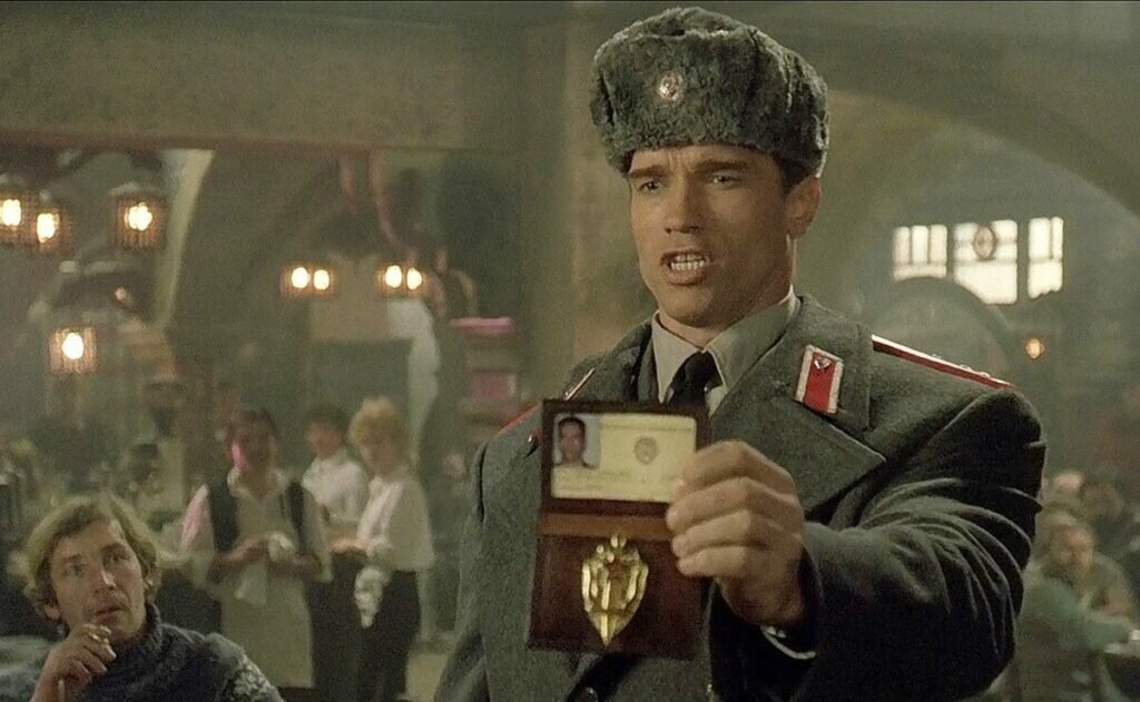 Кадр из фильма «Красная жара» 1988 г., которому «Тетрис» 2022 г. даст фору