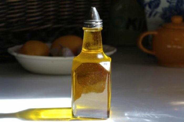 Mantenere puliti i fornelli della cucina non è affatto un compito facile, soprattutto se hai una famiglia numerosa e devi trascorrere diverse ore ogni giorno in cucina.-3