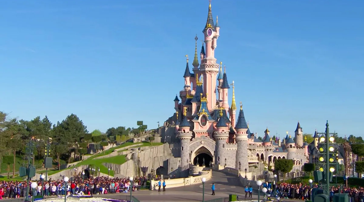 Disneyland paris is the perfect choice. Ташкентский парк Диснейленд. Парк Узбекистан Ташкент Диснейленд. Парк аттракционов в Ташкенте Диснейленд. Ташкент Дисней Диснейленд.