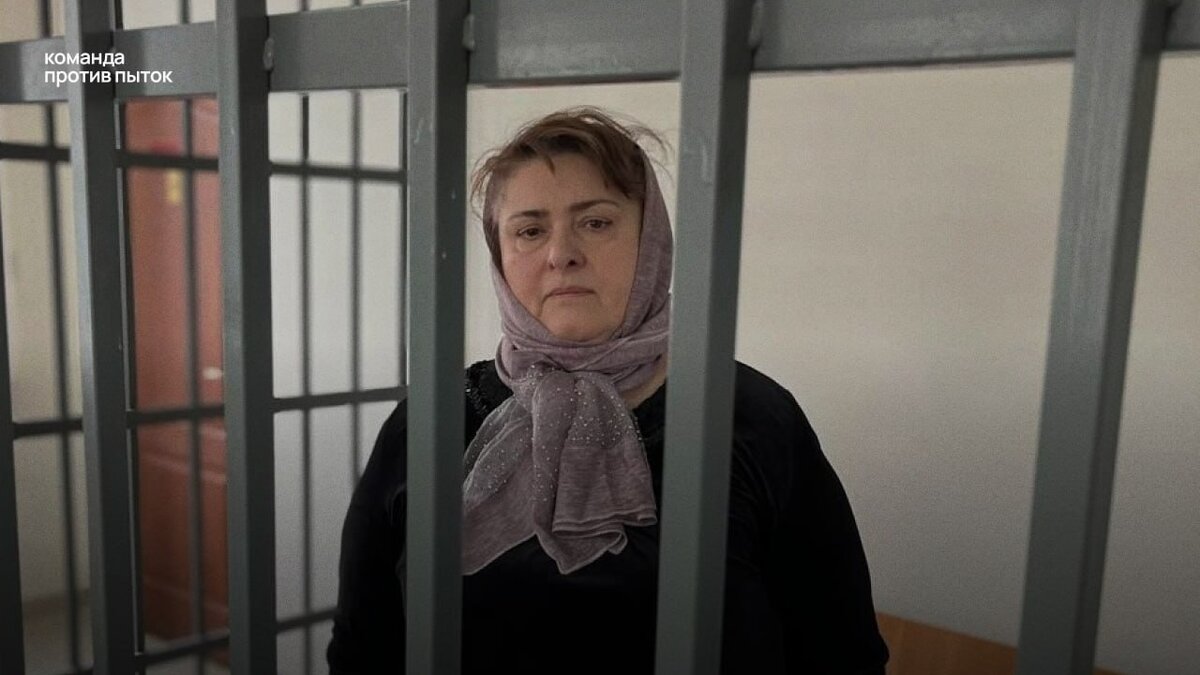     Состояние Заремы Мусаевой, похищенной из Нижнего Новгорода, ухудшается. Женщину в СИЗО навестил адвокат Александр Савин, сообщили в «Команде против пыток»*.