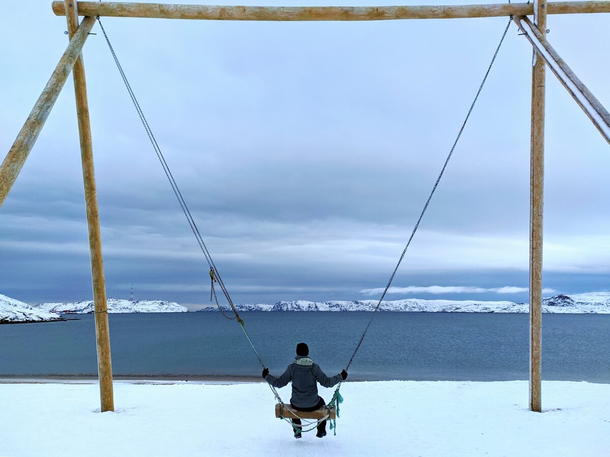 Гигантские качели териберка. Мурманск териберка качели. Териберка мурманская качели. Териберка качели. Териберка качели.