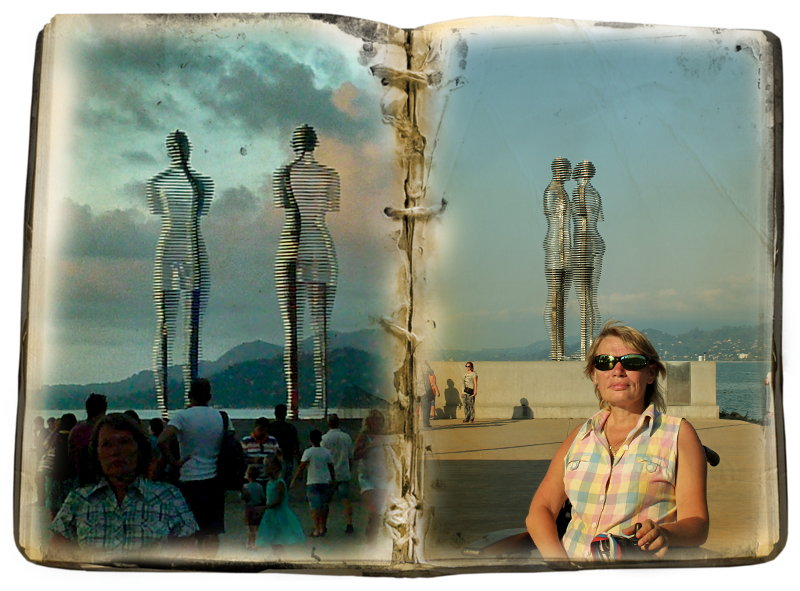 Я на фоне скульптурной композиции Али и Нино