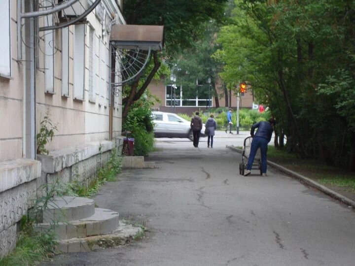 За светофором сквер Первоучителей. Фото автора