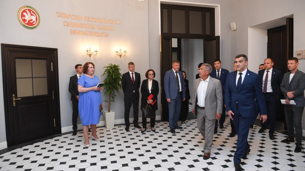     Глава Татарстана Рустам Минниханов ознакомился с проведенным ремонтом и реконструкцией здания министерства здравоохранения РТ. Объект находится по адресу: улица Бутлерова, дом №40/11. Об этом сообщили в пресс-службе руководителя региона.