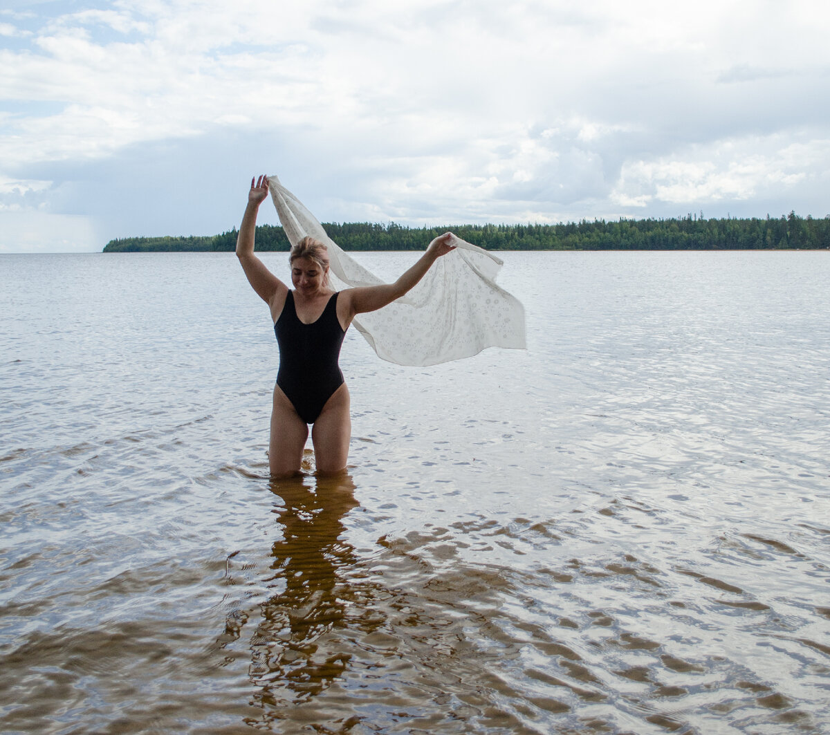 А это я уже купаюсь в Ладоге.:)