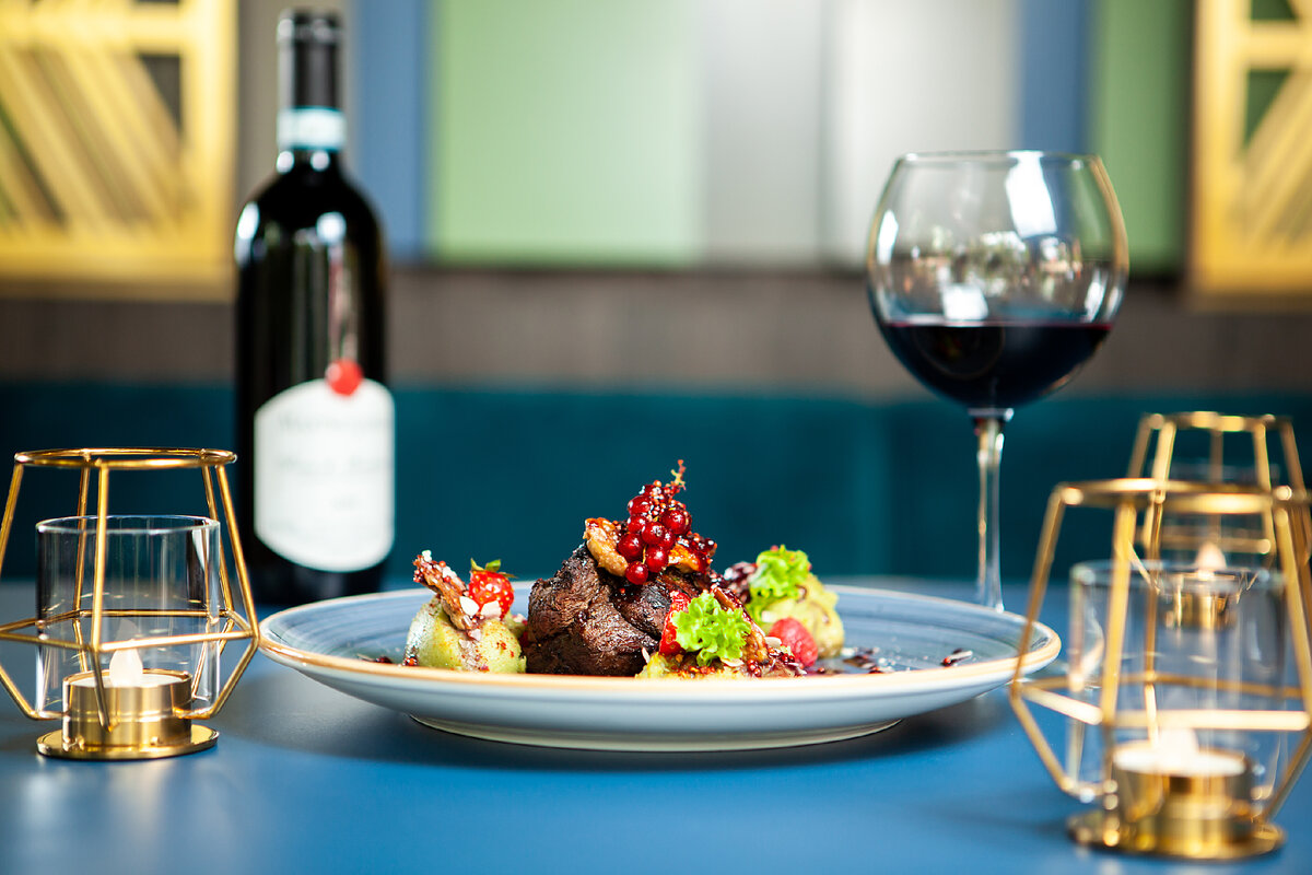 <a href="https://ru.freepik.com/free-photo/fine-cuisine-in-luxury-lounge-breast-duck-with-red-wine_17016662.htm#query=%D0%B8%D0%B7%D1%8B%D1%81%D0%BA%D0%B0%D0%BD%D0%BD%D0%BE%D1%81%D1%82%D1%8C&position=30&from_view=search&track=sph">Изображение от DCStudio</a> на Freepik