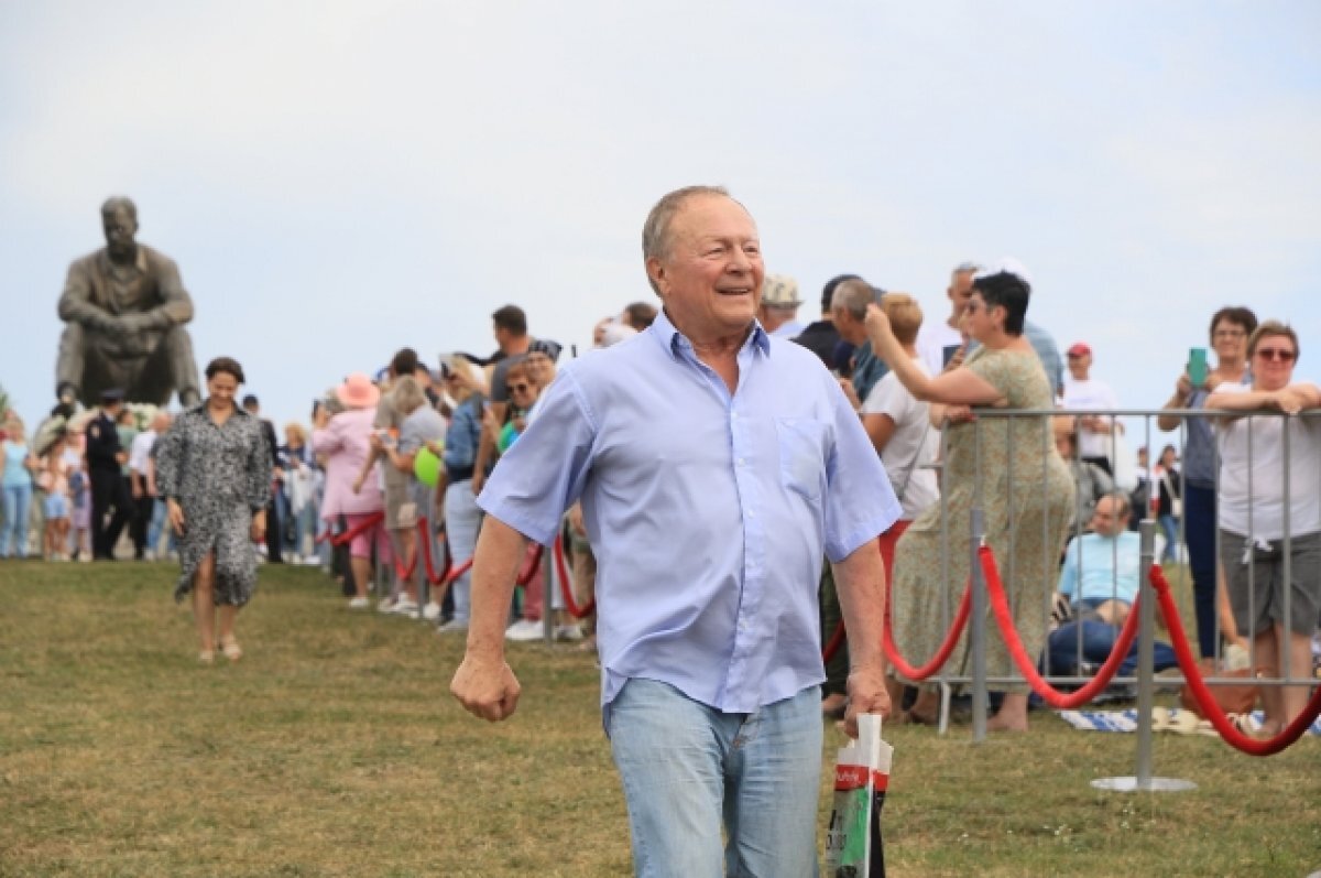    На кинофестивале мэтр представил на конкурс новую картину «У самого Белого моря».