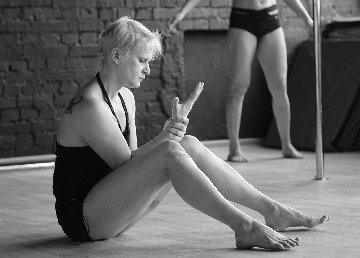 Пытаюсь договориться со своей рукой. Репетиция.