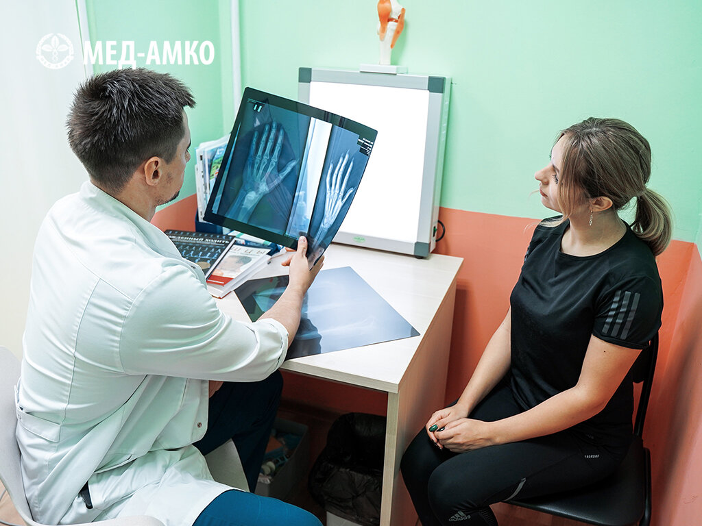 Малюгин Илья Сергеевич – врач ортопед-травматолог,специалист по кинезиотейпированию, специалист по постуральной гимнастике. 