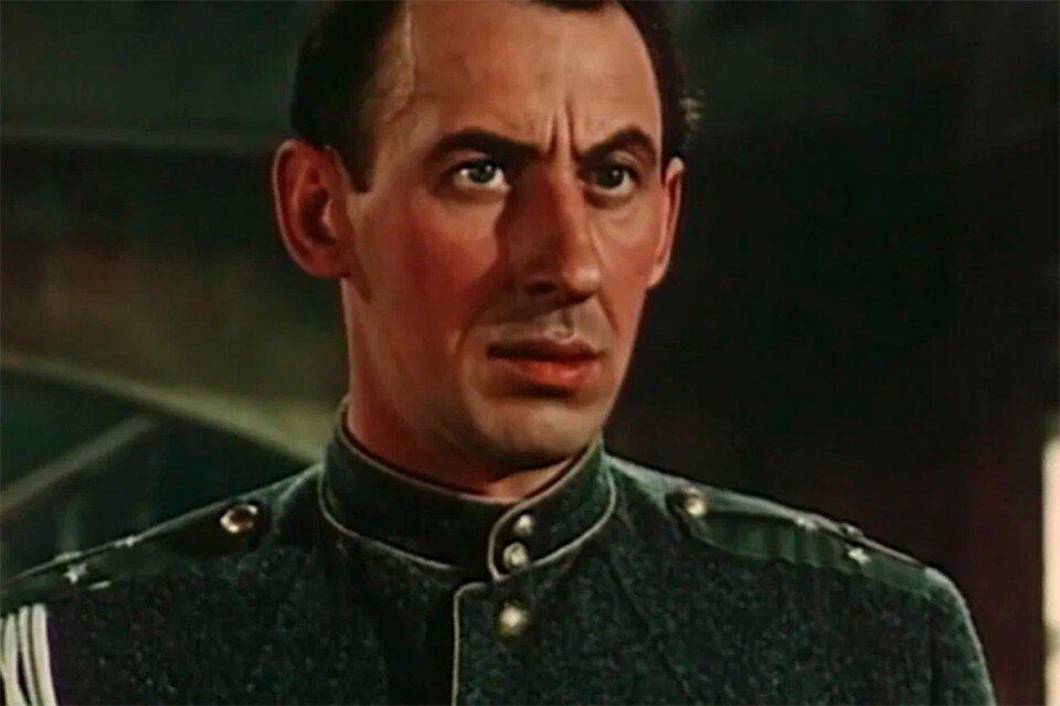    "Школа мужества" - один из первых фильмов Басова-режиссера. В нем сыграл роль. кадр из фильма