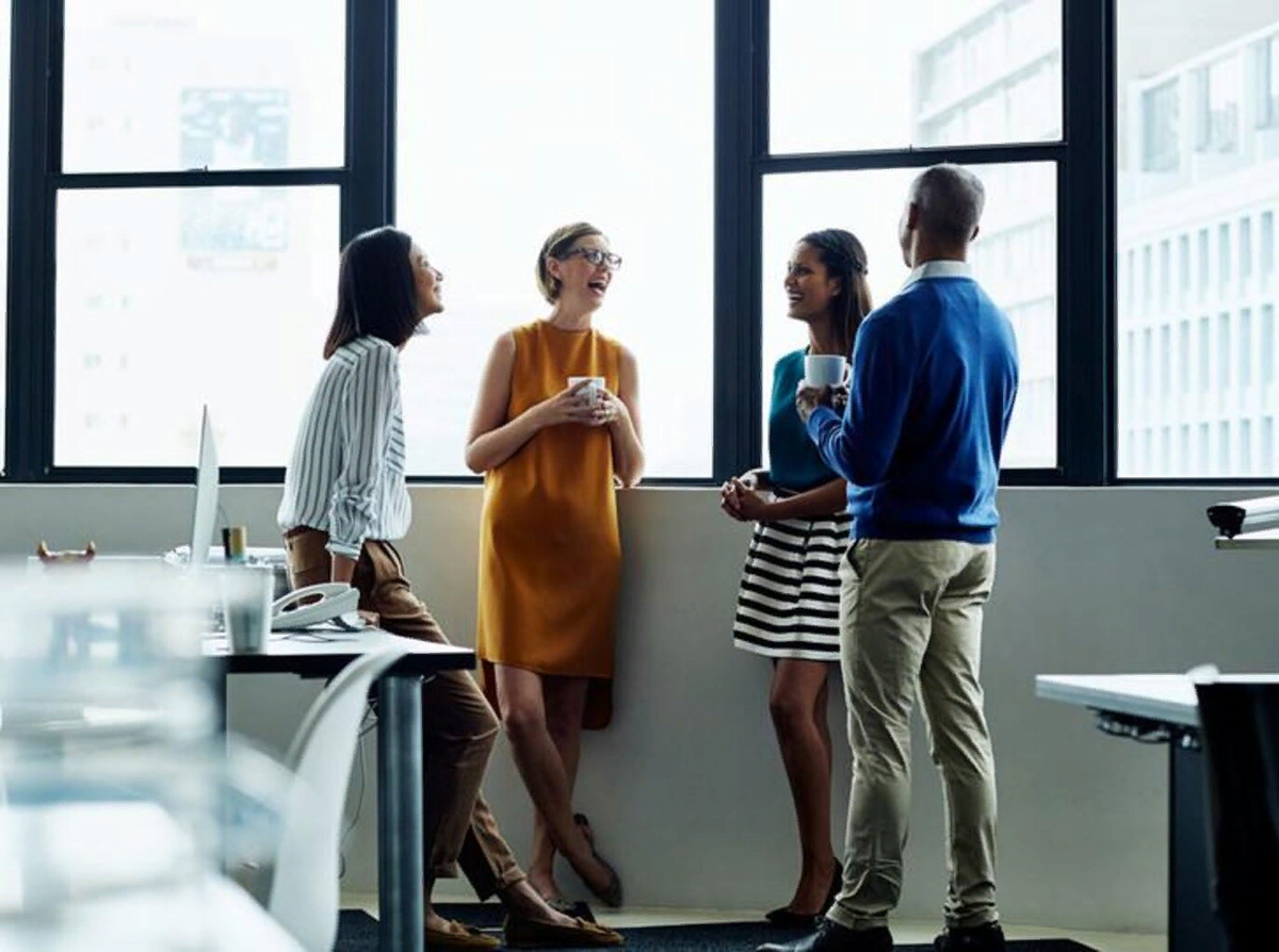 Личное может заходить на рабочее, а когда вы общаетесь на работе о личном, лучше, если это будет дозировано