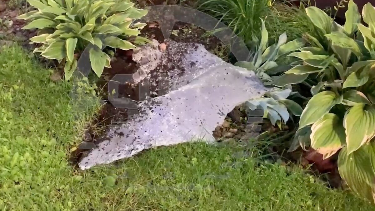     В здании нарушено 150 метров остекления.