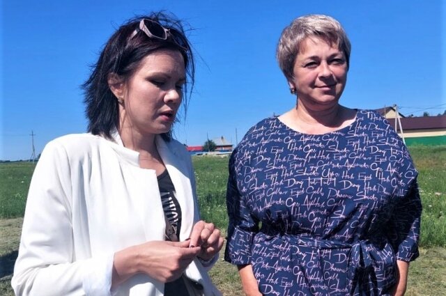    Глава Санниковского сельского поселения Ольга Береснева (слева) и Татьяна. Фото: личный архив/ Нина Худякова