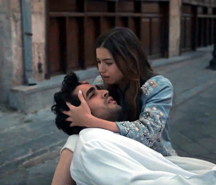 Раненый Ферит на руках у Сейран в 37 эпизоде "Зимородка"