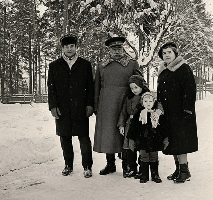 Потомки маршалов. Анастасия Михайловна Будённая. Внучка Буденного Анастасия. Нина Буденная и Михаил Державин. Нина Буденная дочь семена Буденного.