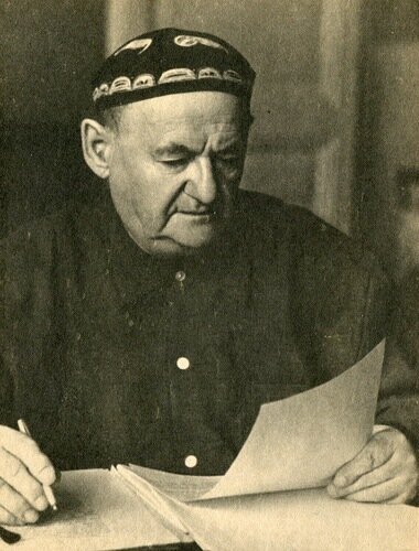 В детстве я, наверное, был антисемитом. И все из-за него. Вот он. Он меня всегда раздражал. Я просто обожал великолепный цикл рассказов Паустовского про кота-ворюгу, резиновую лодку и т. д.