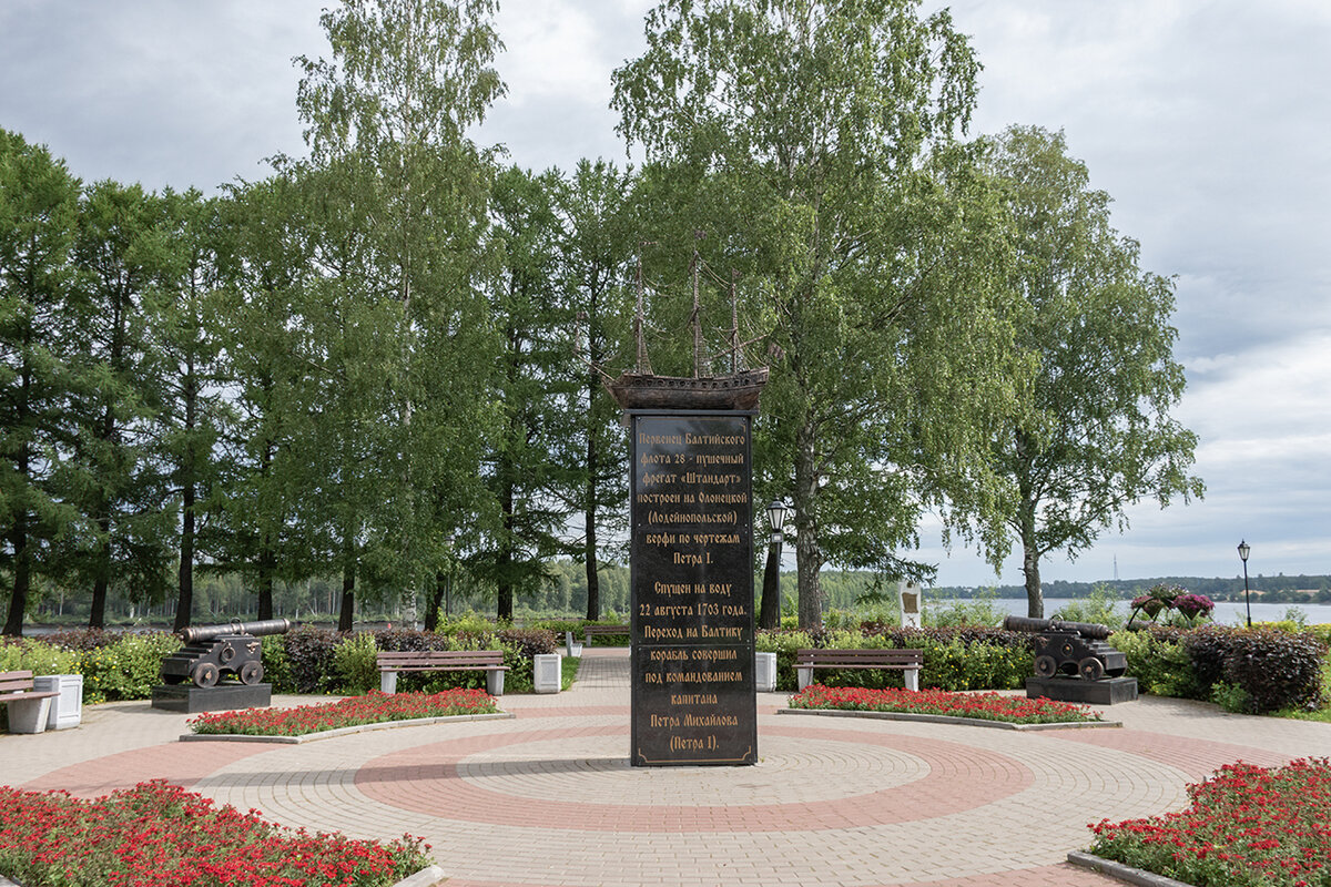 Лодейное поле ленинградская область. Сквер корабелов лодейное поле. Лодейное поле новая набережная. Мост лодейное поле. Свирьстрой лодейное поле.