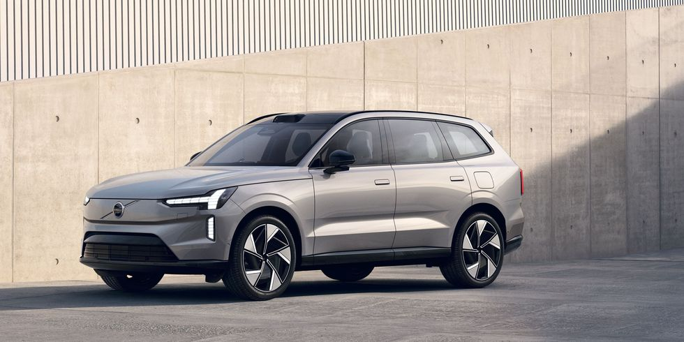 Volvo представило мощный электрокроссовер EX90