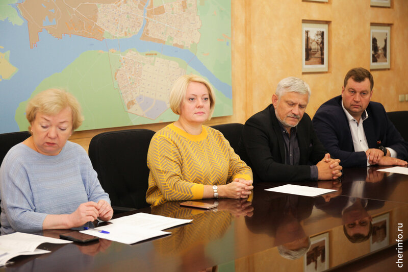    В программу вошло 15 дворов. Список сегодня в мэрии утвердила общественная комиссия проекта "Комфортная городская среда".