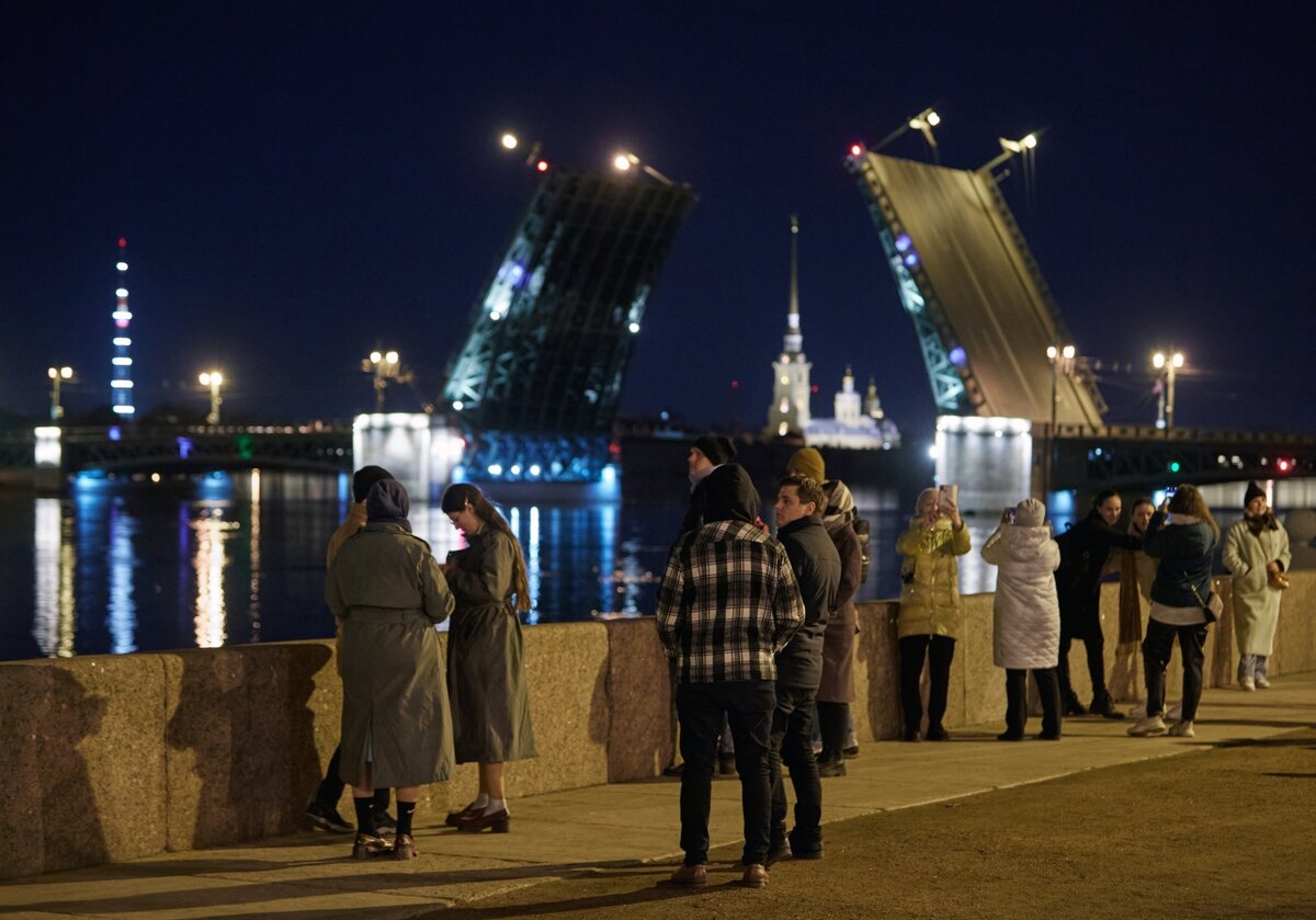 Дворцовый мост Северное сияние