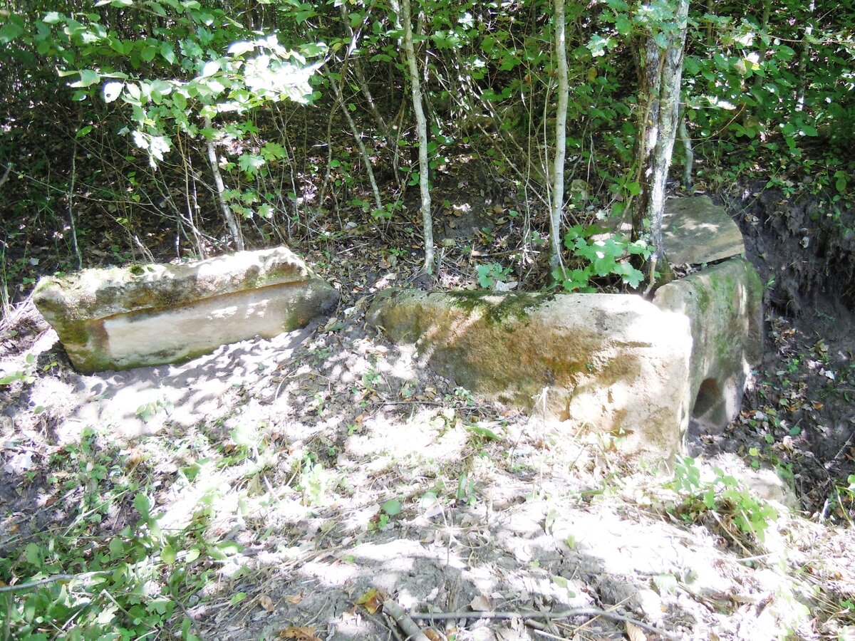 Далее переносимся к станице Новосвободной и посмотрим, как там дела с памятниками археологии в 2023 году.-11