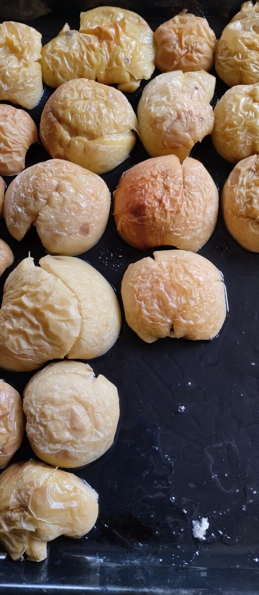 Яблоки запекаю.