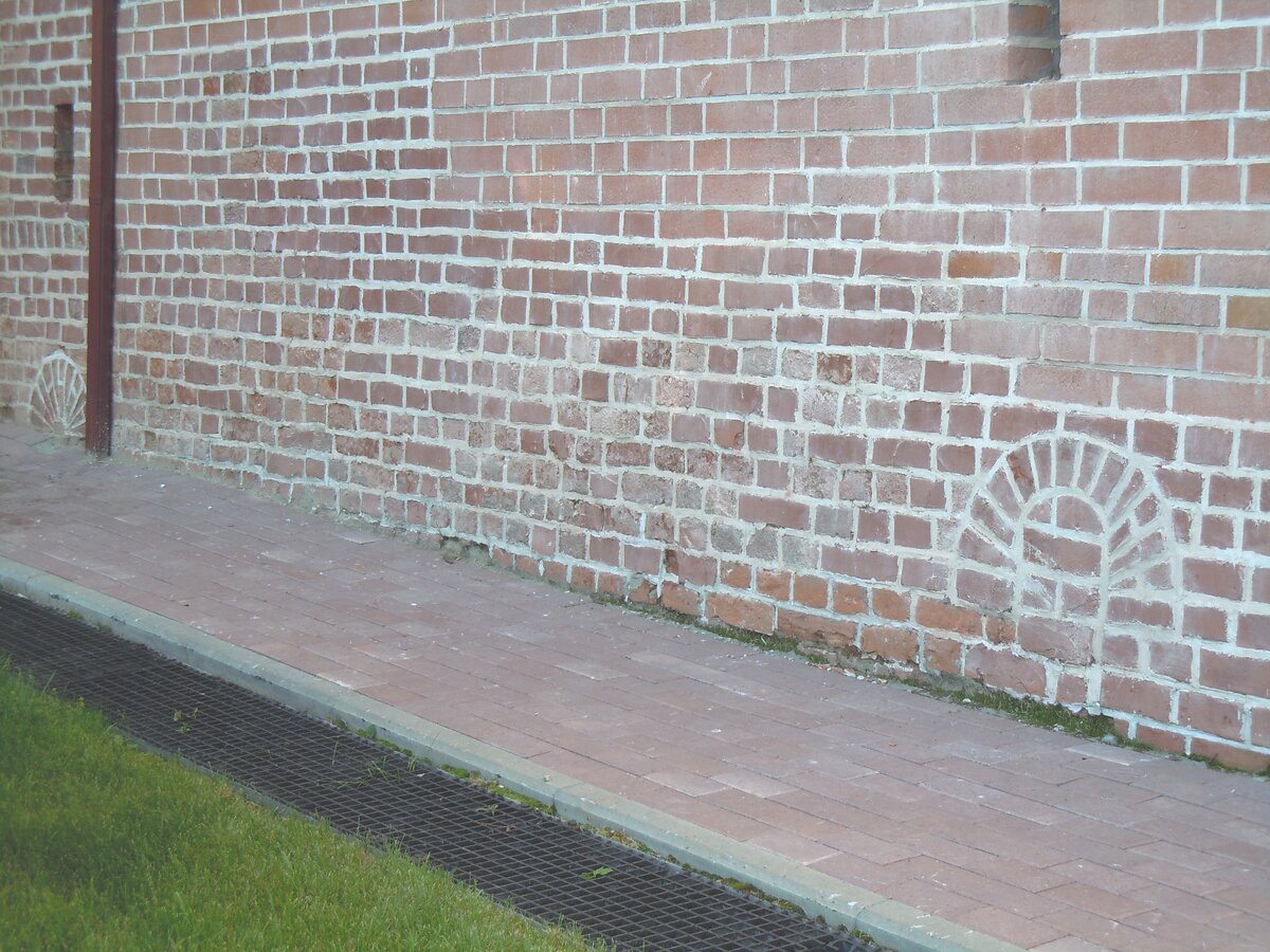 Ну вот, оползень около Северной башни, т. е. рядом с фуникулёром. Фото из репортажа с сайта NN.-5