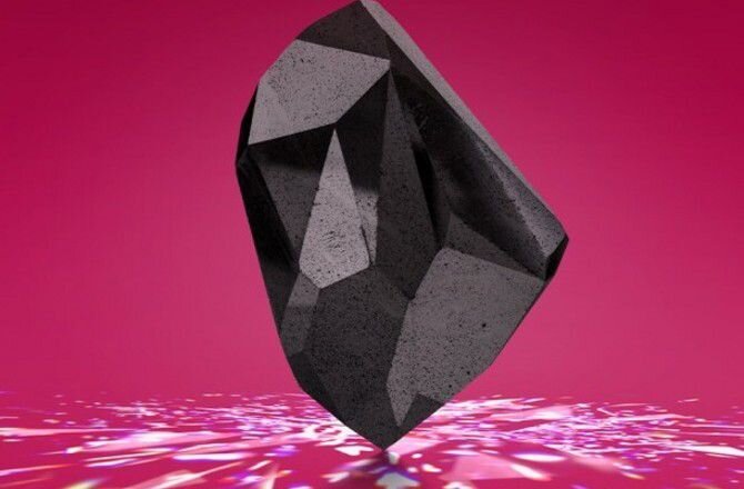 Черный бриллиант Enigma весом 555,55 карат стоимостью 4,29 миллионов долларов, золотые серьги с культивированным морским жемчугом Таити и бриллиантами Fancy Black, золотые серьги Chiaro с бриллиантами Fancy Black 4,44Ct, золотое кольцо Palmiero J.D. с белыми и черными бриллиантами и золотое кольцо с бриллиантом Fancy Black весом 12,00Ct (5 фото)