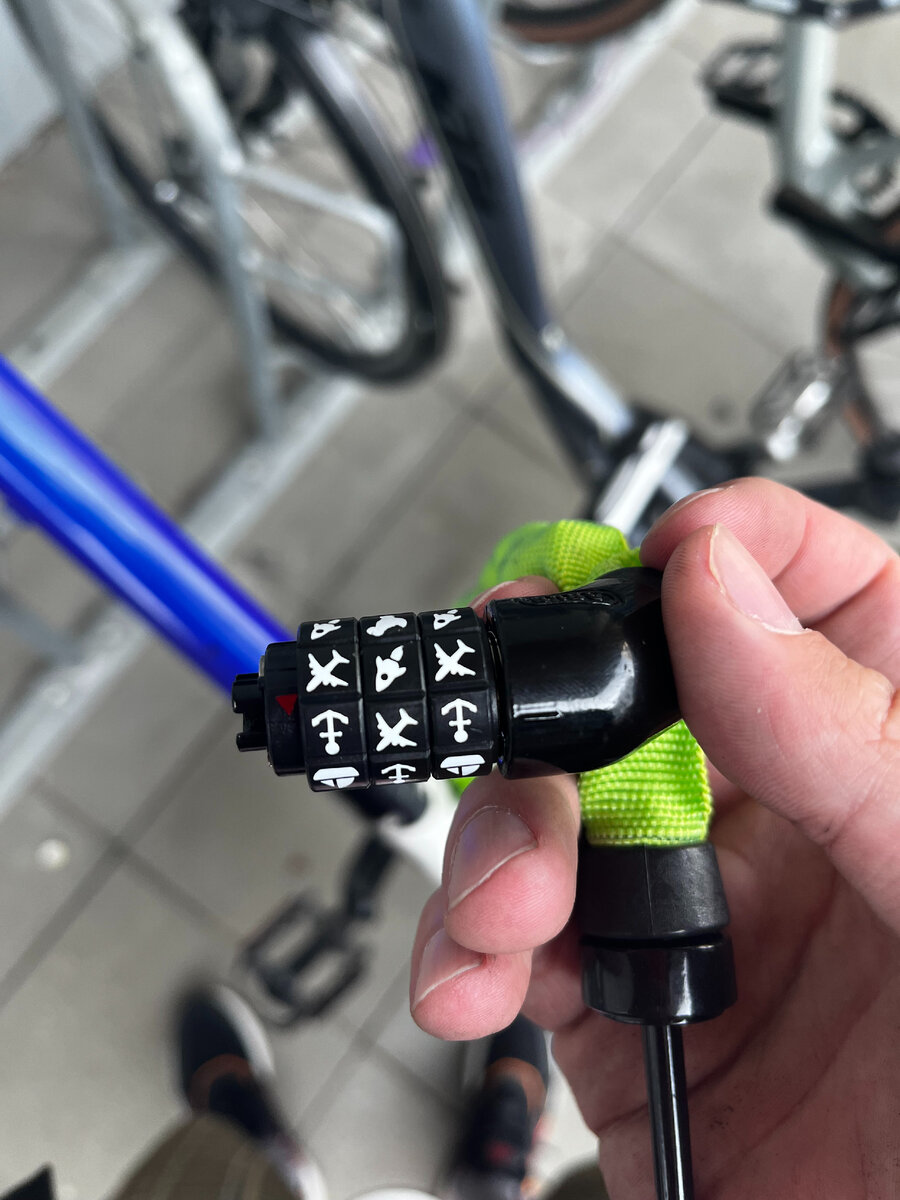 Так как это детская цепь, возникли сложности с придумыванием и запоминанием кода) 