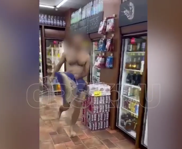    Обнаженный и пьяный орчанин выбежал из магазина в Новотроицке и угнал автомобиль Белов Михаил Александрович