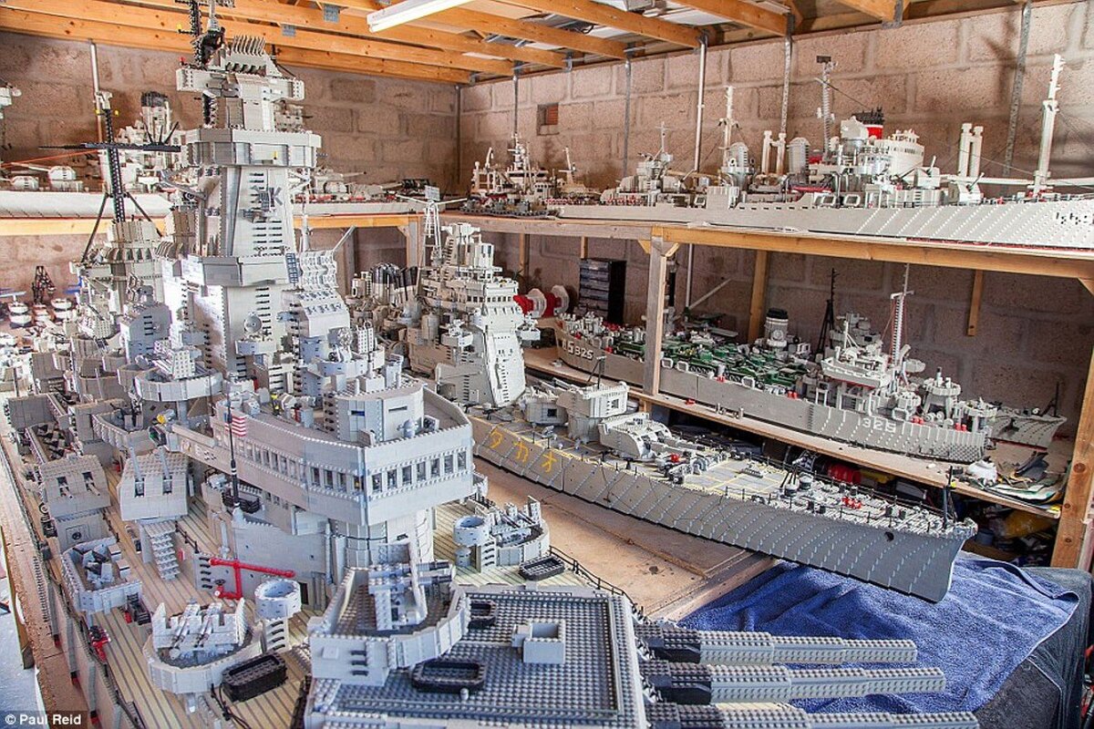 Модели кораблей, изготовленные из кубиков наборов "Lego". Автор - Paul Reid