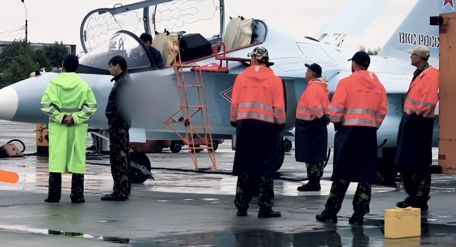 Учебно-боевой самолет Як-130, разработанный ОКБ им. А.С. Яковлева», выбран в качестве базового самолета для основной и повышенной подготовки летчиков ВКС России. Он позволяет на самом современном уровне обучать пилотов боевых самолетов поколения «4+» и «5».